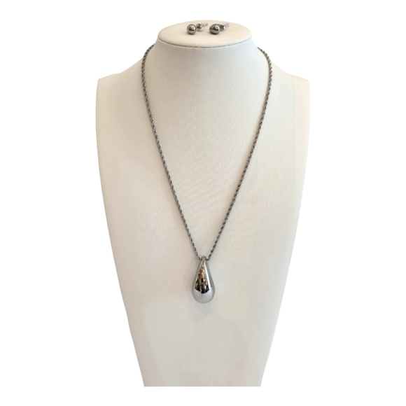 Jewelry - Stainless Steel Silvertone Teardrop Rope Chain Necklace Earring Set